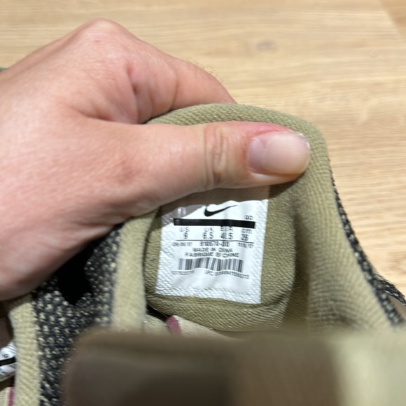 NIKE Presto Fly Knit SE Sz 7.5 - Cour is Neutral Olive Black White - #910570-200 - Picture 5 of 8